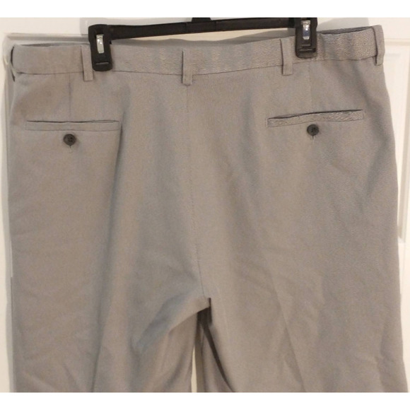 Cool 18 Pro Flat Front Golf Shorts. Men's Size 40. Gray Checkered. - Picture 2 of 5